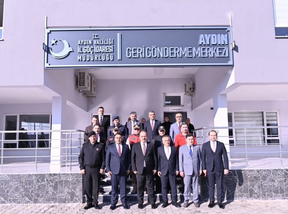 Aydın Valisi Sn. Yakup CANBOLAT,  Geri Gönderme Merkezi'nde incelemelerde bulunarak, yürütülen çalışmalar ile ilgili yetkililerden bilgi aldı.